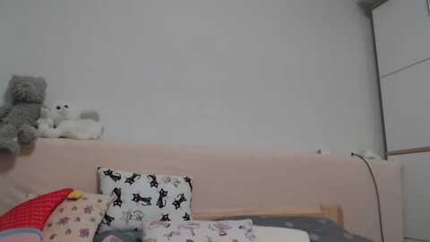 roselynmoon @ myfreecams on 20240321