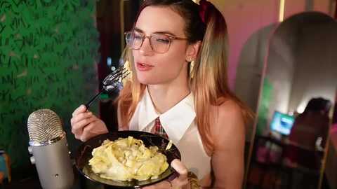 Media: gia_hill Myfreecams Invalid Date