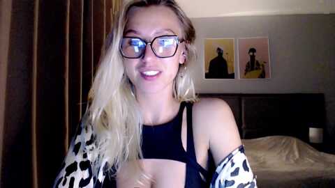 vivicacoke @ myfreecams on 20240325