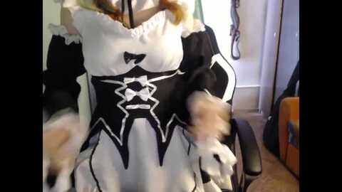 nikifoks18 @ myfreecams on 20240403