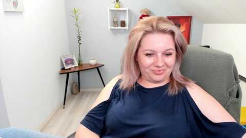 jesykablue @ myfreecams on 20240405