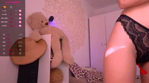 he11oa1ice @ myfreecams on 20240417