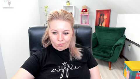 jesykablue @ myfreecams on 20240417