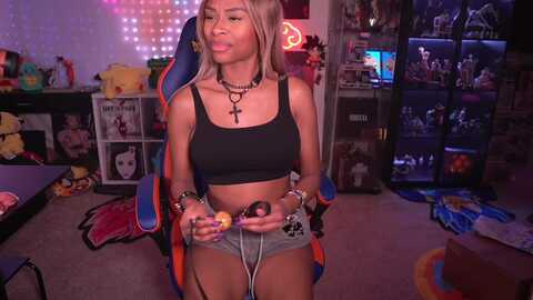 lovezia @ myfreecams on 20240418