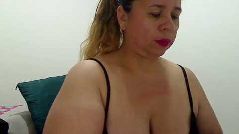 latinabigass4 @ myfreecams on 20240421