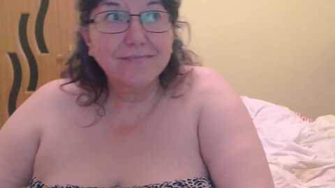 hugetitsshow @ myfreecams on 20240422