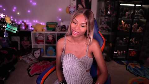 lovezia @ myfreecams on 20240422