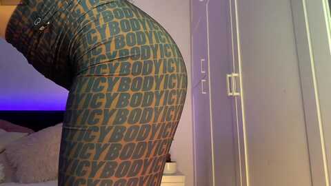 spotttyy @ myfreecams on 20240507