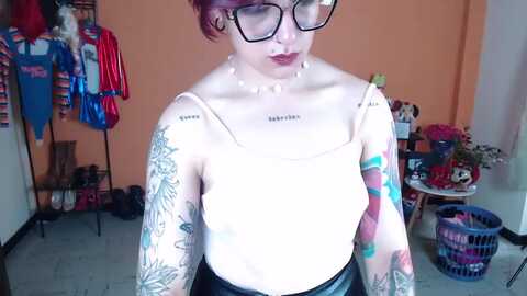 miahot21 @ myfreecams on 20240518