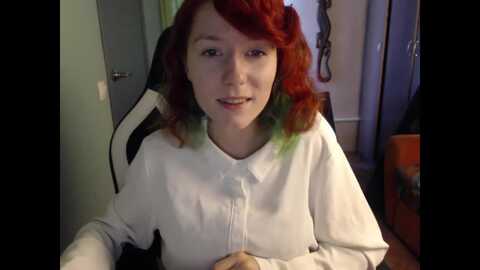nikifoks18 @ myfreecams on 20240525