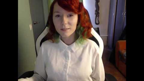 nikifoks18 @ myfreecams on 20240525