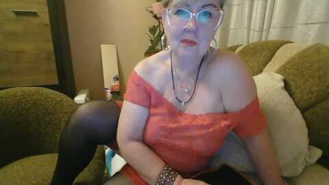 maturemargo08 @ myfreecams on 20240527