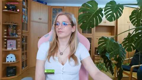 Media: monicmoon18 Myfreecams Invalid Date