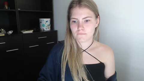 ninarihh @ myfreecams on 20240531