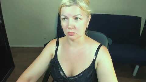 angelaroberti @ myfreecams on 20240603