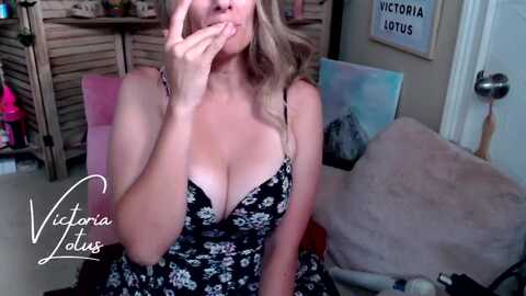 victorialotus @ myfreecams on 20240610