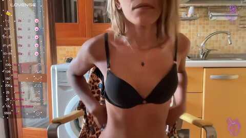 Media: elisabettina02 Stripchat 2023-08-27 14:30:00