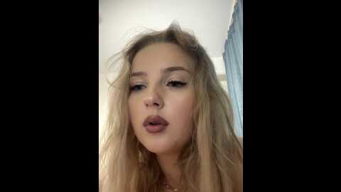 Media: julia_wilsons Stripchat 2023-08-27 18:11:00