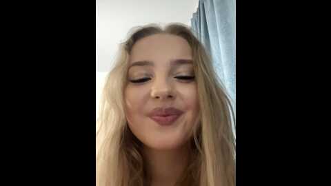 Media: julia_wilsons Stripchat 2023-08-27 19:44:00