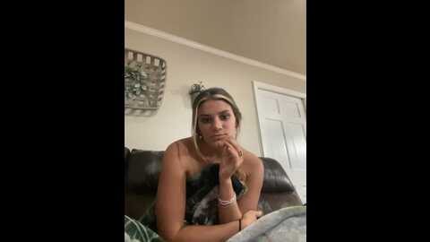 Media: misslola2 Stripchat 2023-08-30 03:36:00