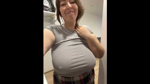 Media: _wonder_woman Stripchat 2023-08-31 12:46:00