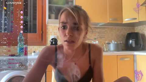 Media: elisabettina02 Stripchat 2023-09-01 12:24:00