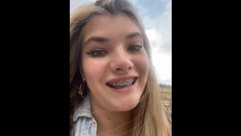 Media: holy_tereza Stripchat 2023-09-01 11:38:00