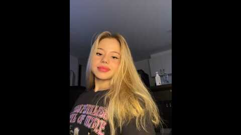 Media: curchez_ Stripchat 2023-09-04 22:32:00