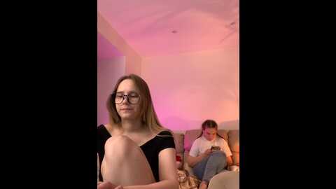 Media: radiants_two Stripchat 2023-09-04 18:48:00