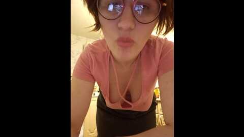 Media: emilly_kissy Stripchat 2023-09-05 22:05:00