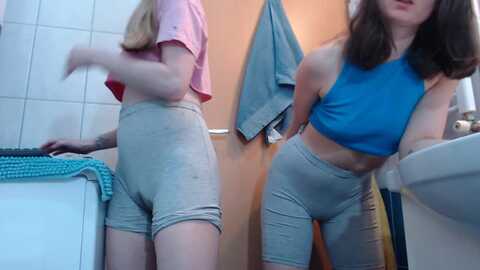 Media: llovers4u2 Stripchat 2023-09-05 21:44:00