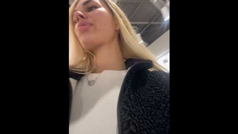 Media: charming_ritta Stripchat 2023-09-08 05:37:00