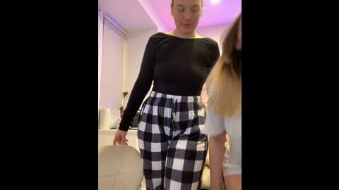 Media: radiants_two Stripchat 2023-09-08 20:52:00