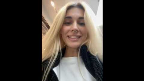 Media: charming_ritta Stripchat 2023-09-09 06:42:00