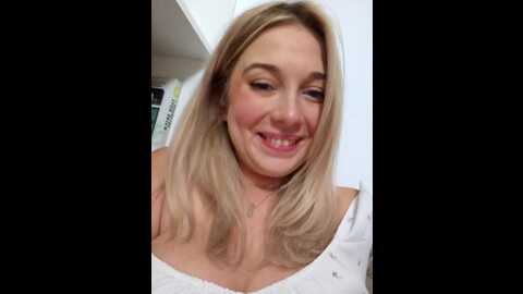 Media: cherryauroraa Stripchat 2023-09-10 19:00:00