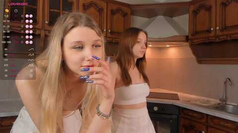 Media: laurenmcdonald Stripchat 2023-09-10 12:12:00