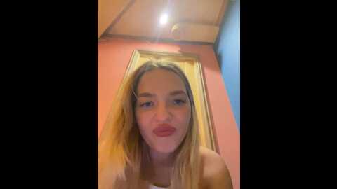 Media: legally_blonde Stripchat 2023-09-10 08:12:00