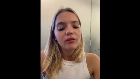 Media: legally_blonde Stripchat 2023-09-10 10:23:00