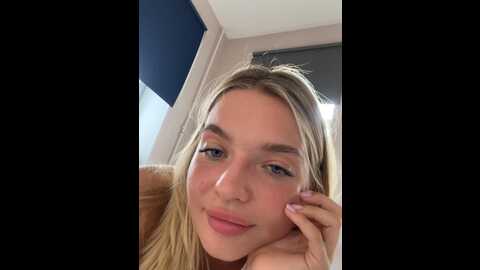 Media: legally_blonde Stripchat 2023-09-10 12:54:00