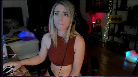 Media: lisaonthemoon Stripchat 2023-09-10 21:17:00