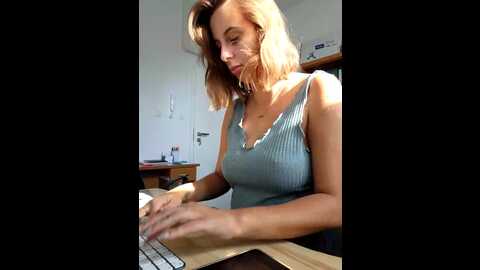 Media: hii_lolla Stripchat 2023-09-11 08:12:00