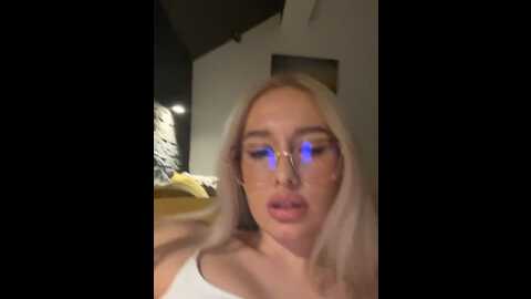 mollyxxx @ stripchat on 20230911