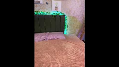 Media: luisa_latinaaa Stripchat 2023-09-12 09:00:00