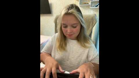 Media: sofiaadams Stripchat 2023-09-12 09:06:00