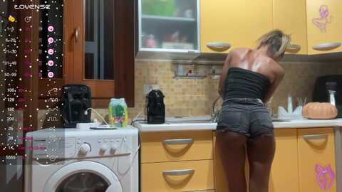 Media: elisabettina02 Stripchat 2023-09-14 20:00:00
