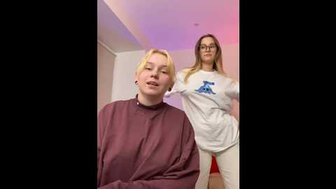 Media: radiants_two Stripchat 2023-09-15 21:06:00