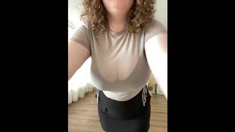 Media: _wonder_woman Stripchat 2023-09-17 11:18:00