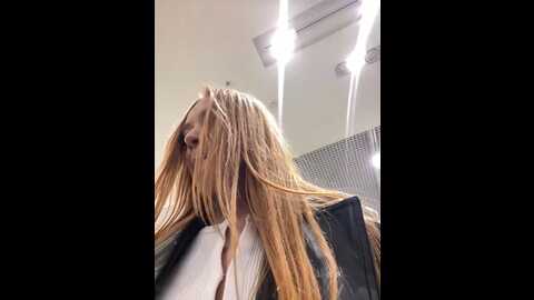 brilliant_gold @ stripchat on 20230917