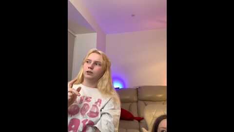Media: radiants_two Stripchat 2023-09-17 02:13:00