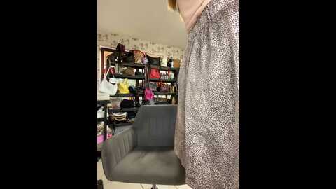 Media: didihairypussy Stripchat 2023-09-18 15:28:00